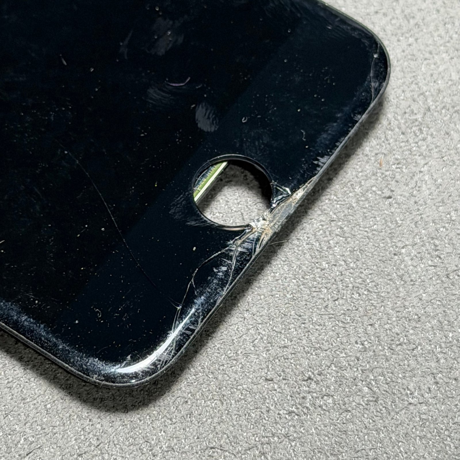 LCD Copotan original iPhone 7 warna hitam kondisi retak